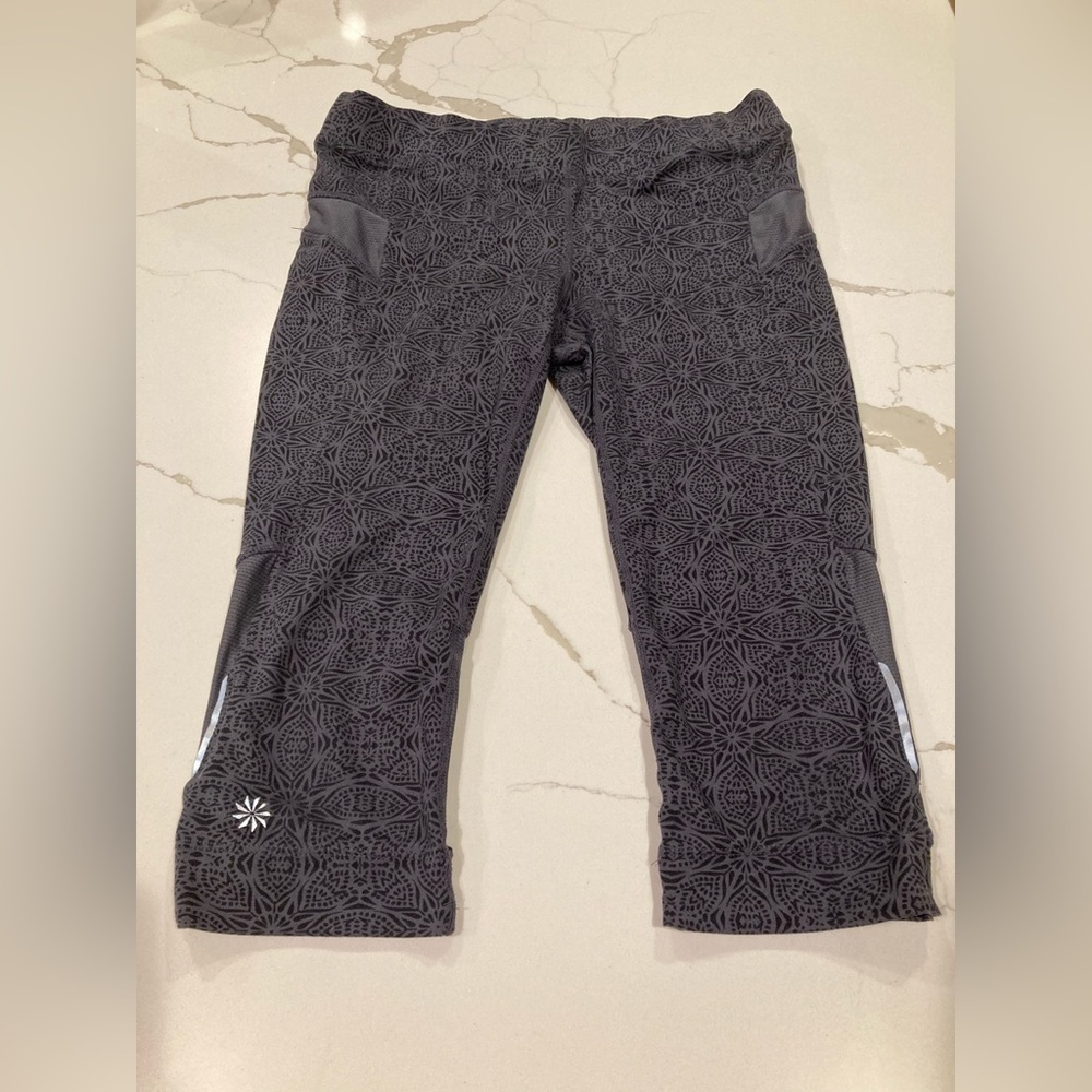 NWOT women athleta black Asphalt Starfruit Print Bare To Run yoga capri pant s